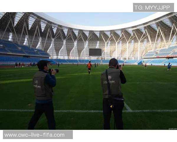 深圳业余足球赛热潮来袭球迷齐聚共享激情与友谊的盛宴